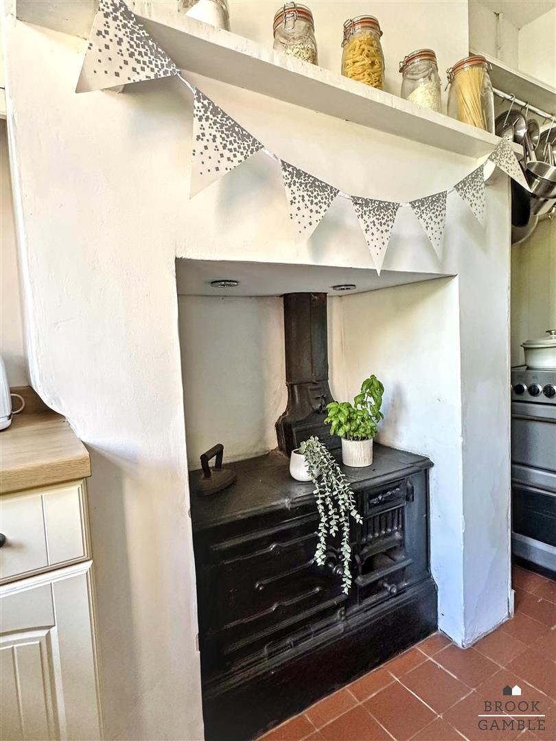 3 Bedroom House - Mid Terrace. Hurst Road in Eastbourne,  22